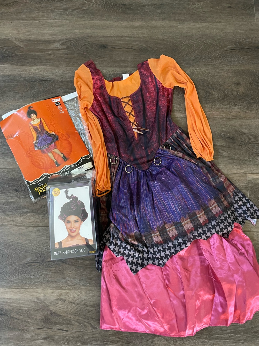 Hocus Pocus Mary costume with wig